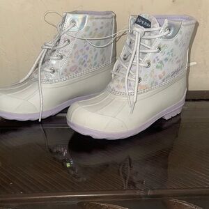 Brand new Sperry Iridescent cheetah print duck boots